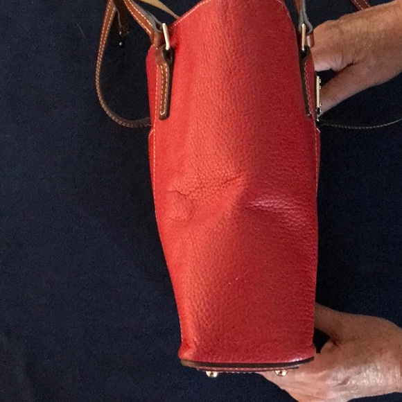Stunning Dooney and Burke red tote handbag - Picture 6 of 16
